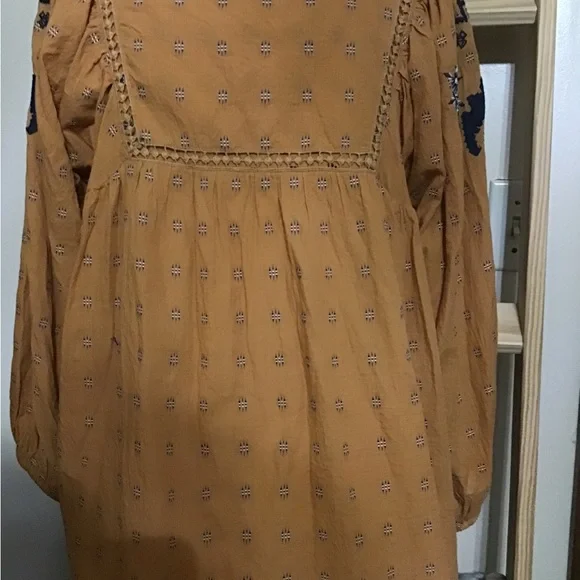 Woman’s size medium tantrums, BoHo top with beautiful embroidery and tassel ties - Picture 5 of 10